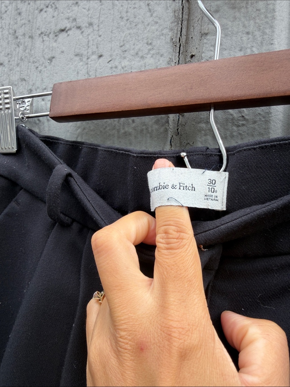 Abercrombie & Fitch Classic Black Pleated Wide-Leg Trousers Size: 30 - Picture 2 of 7
